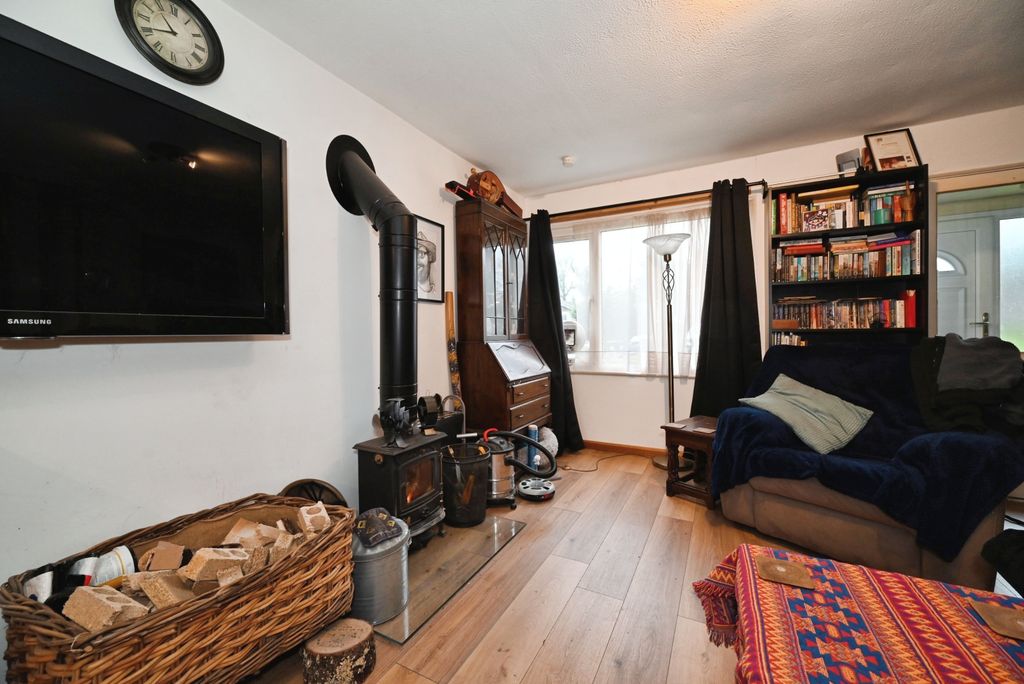 Property photo 1 of 21 Lounge