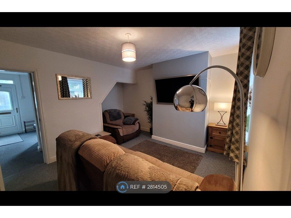 Property photo 1 of 11 Living Room