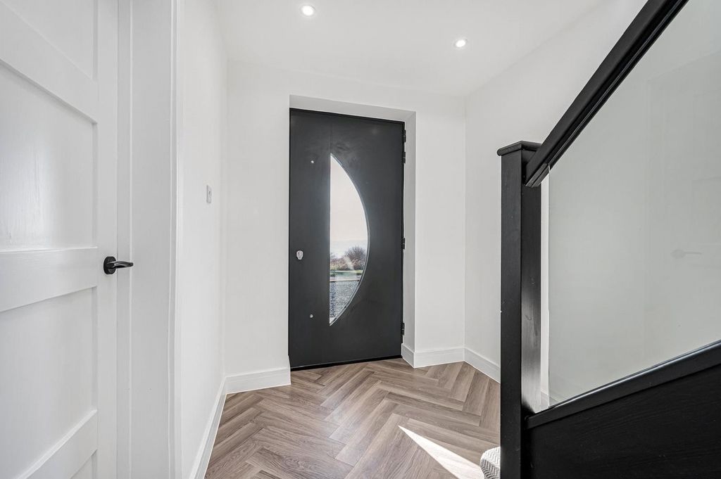 Additional image 28 of 4 bed detached house for saleSouth Coast Road, Telscombe Cliffs, Peacehaven, East Sussex BN10