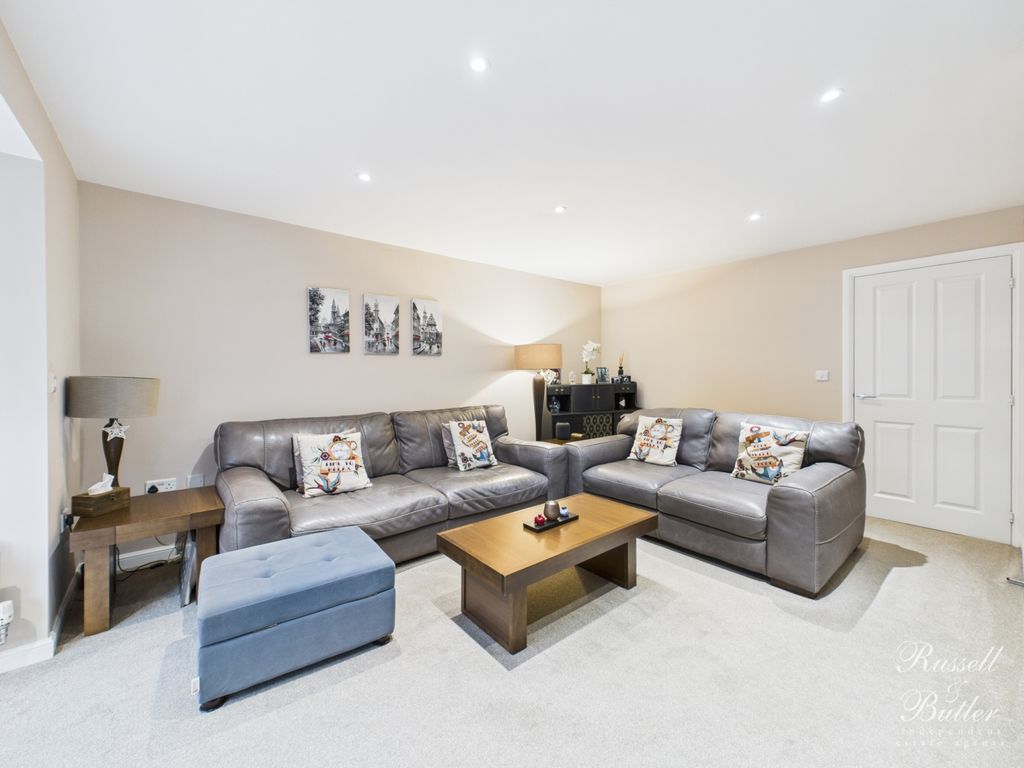 Property photo 2 of 15 Cam02127G0-Pr0363-Still027