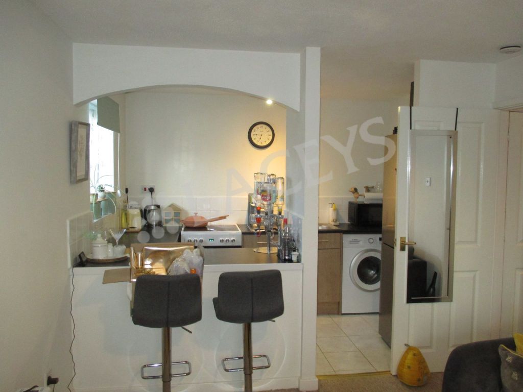 Property photo 2 of 6 Lounge