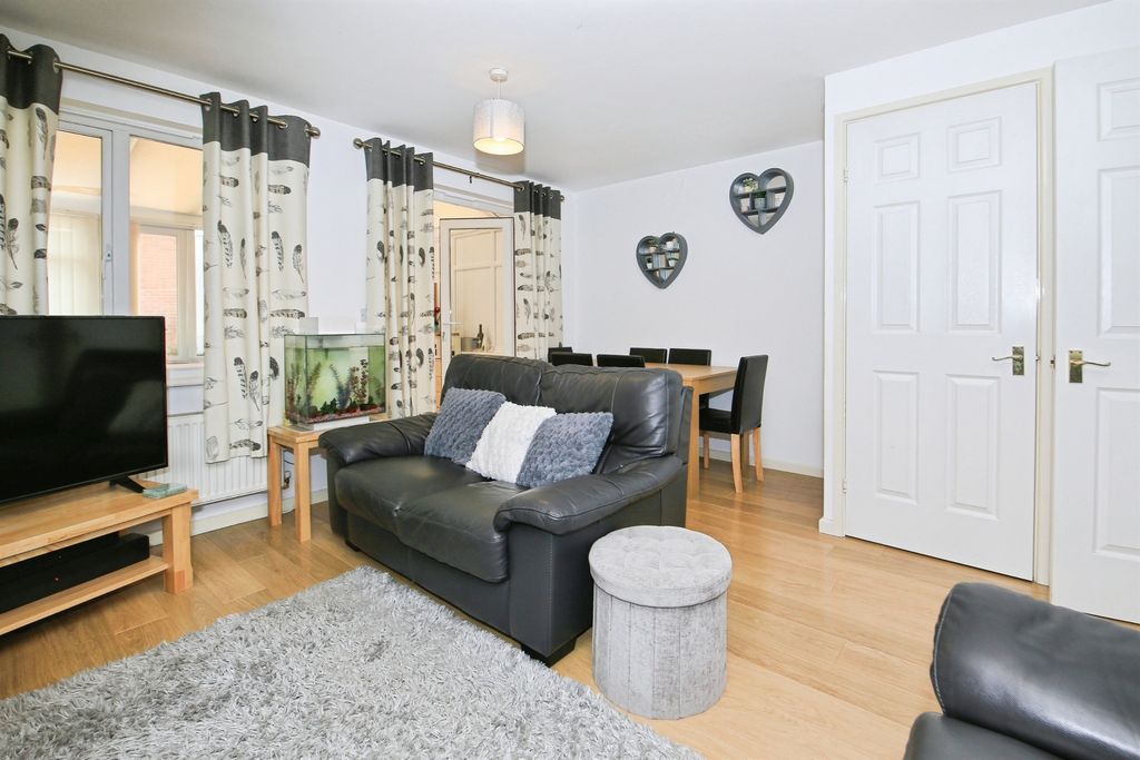 Property photo 3 of 19