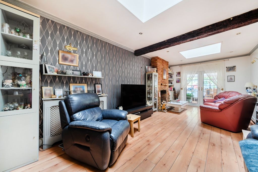 Property photo 2 of 19 5156372