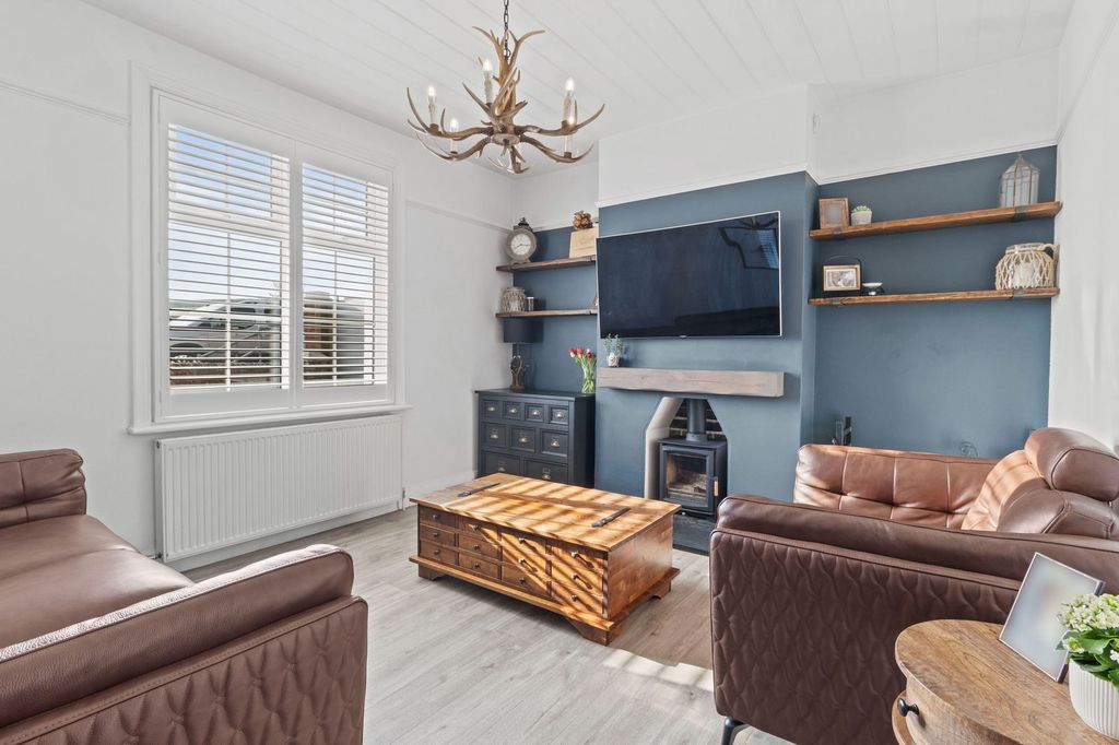 Property photo 2 of 39