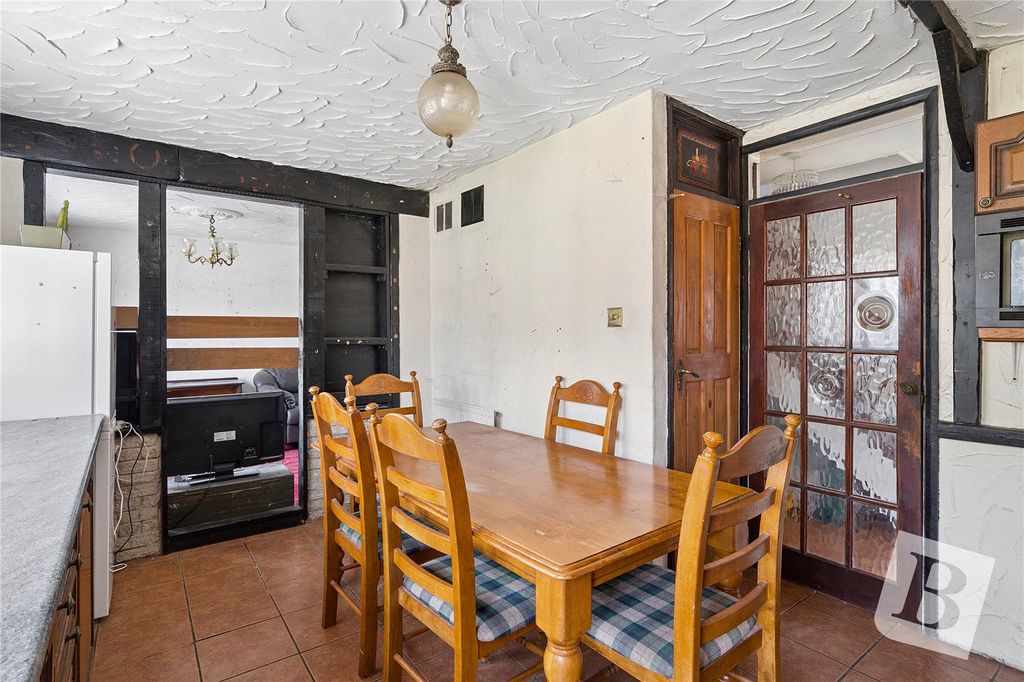 Property photo 3 of 10 Kitchen