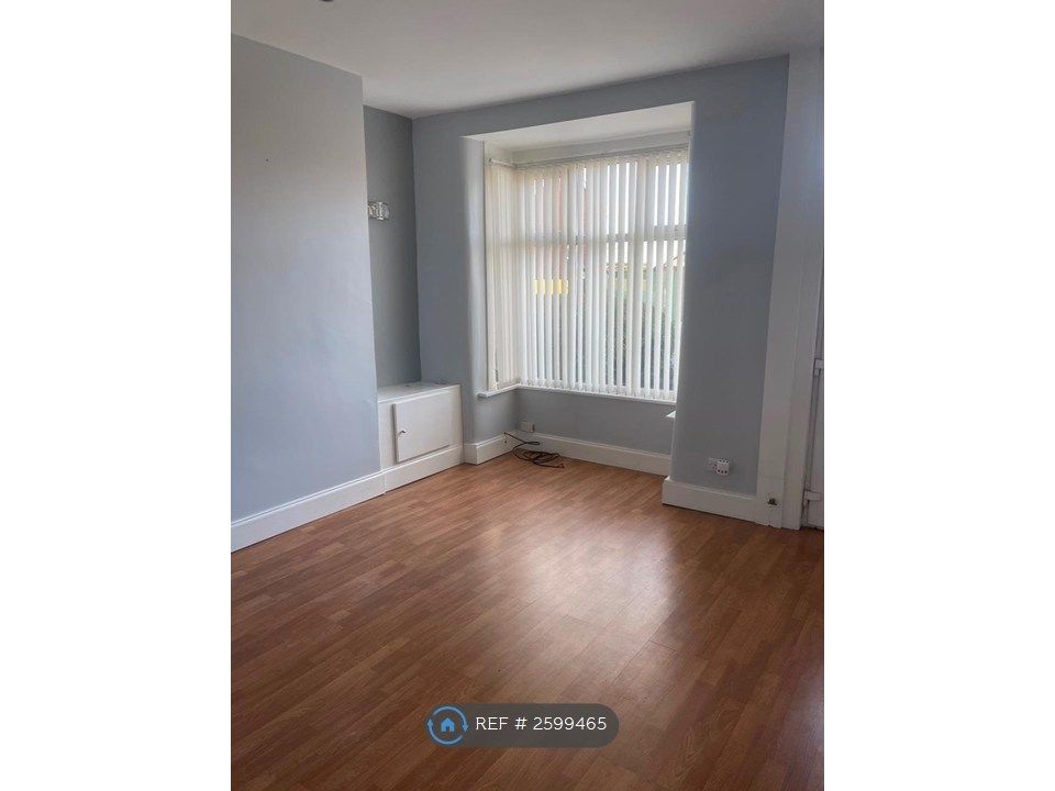 Property photo 2 of 7 Living Room