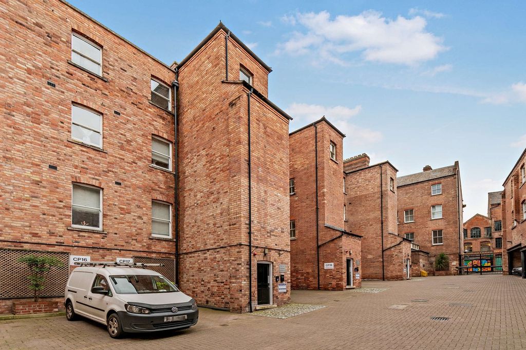 Property photo 1 of 11