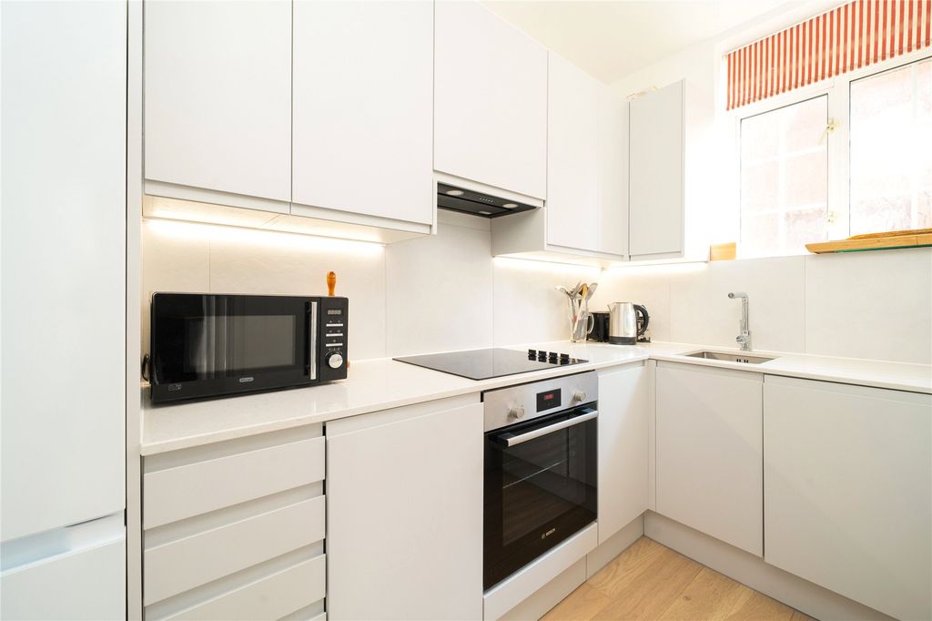 Property photo 2 of 10 Kitchen