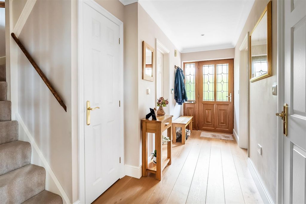 Property photo 2 of 18 4-Maple-Grove-25.Jpg