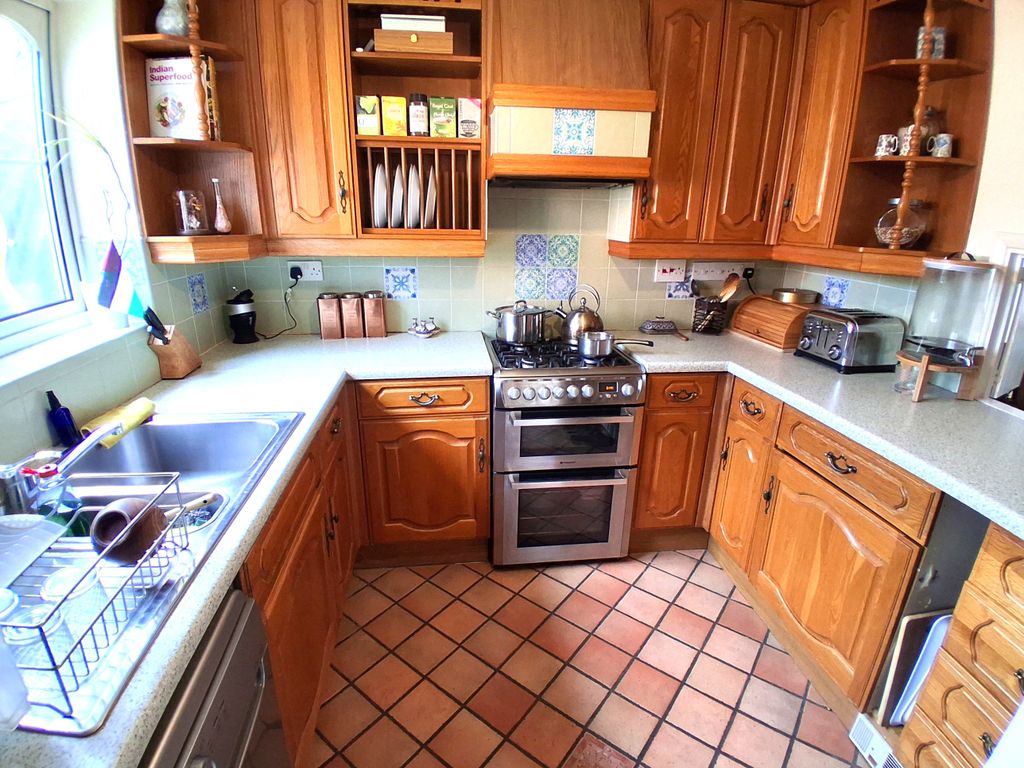 Property photo 3 of 14 Kitchen