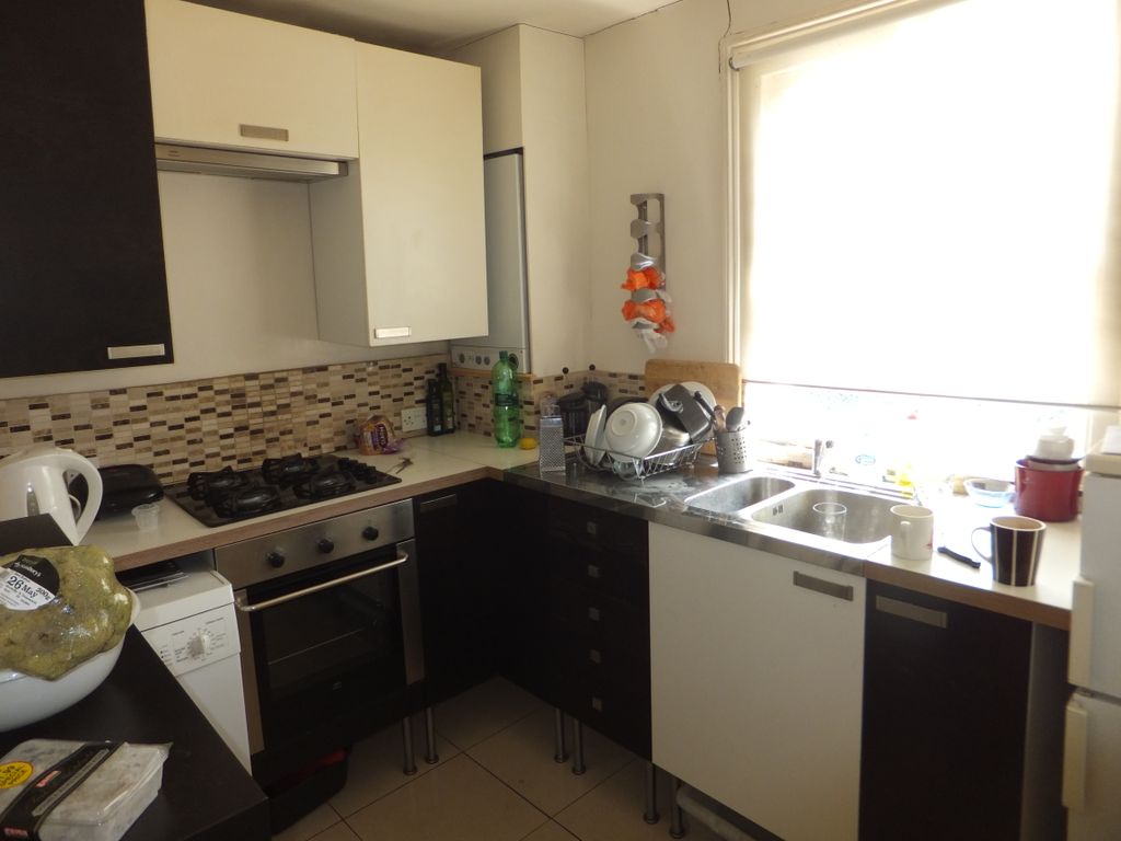 Property photo 3 of 7 Kitchen