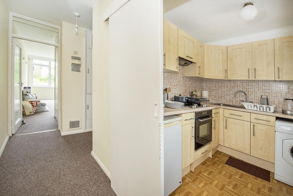 Property photo 3 of 11 Hill Court