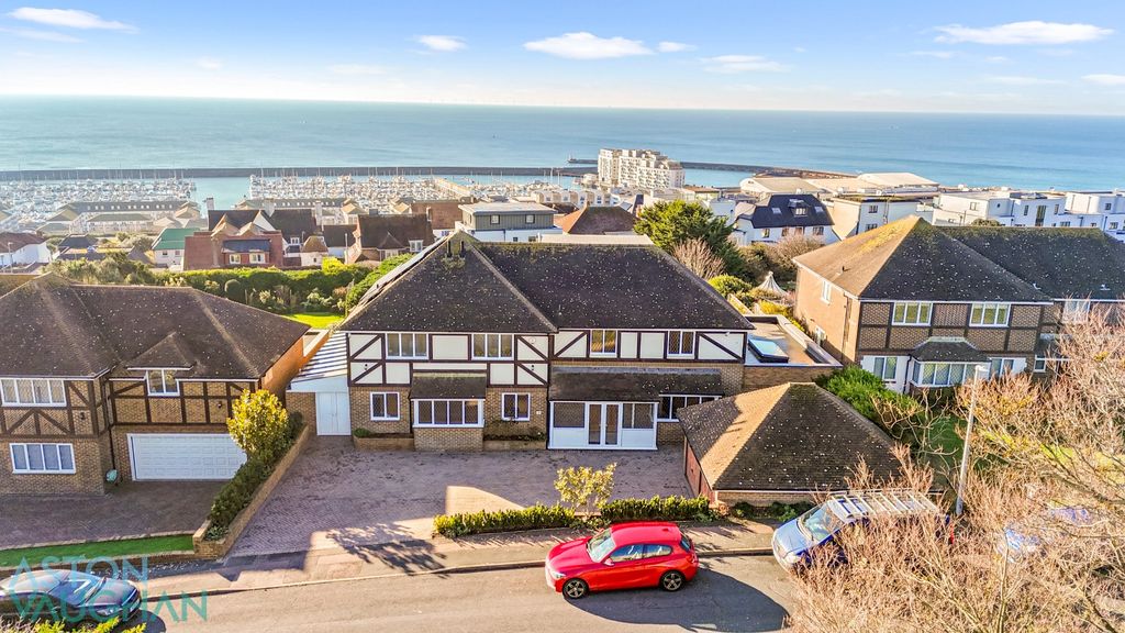 Property photo 1 of 58 4706962
