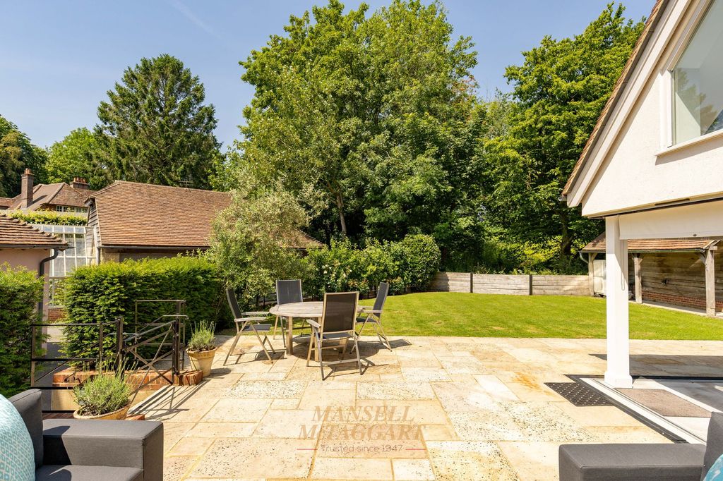 Property photo 3 of 39