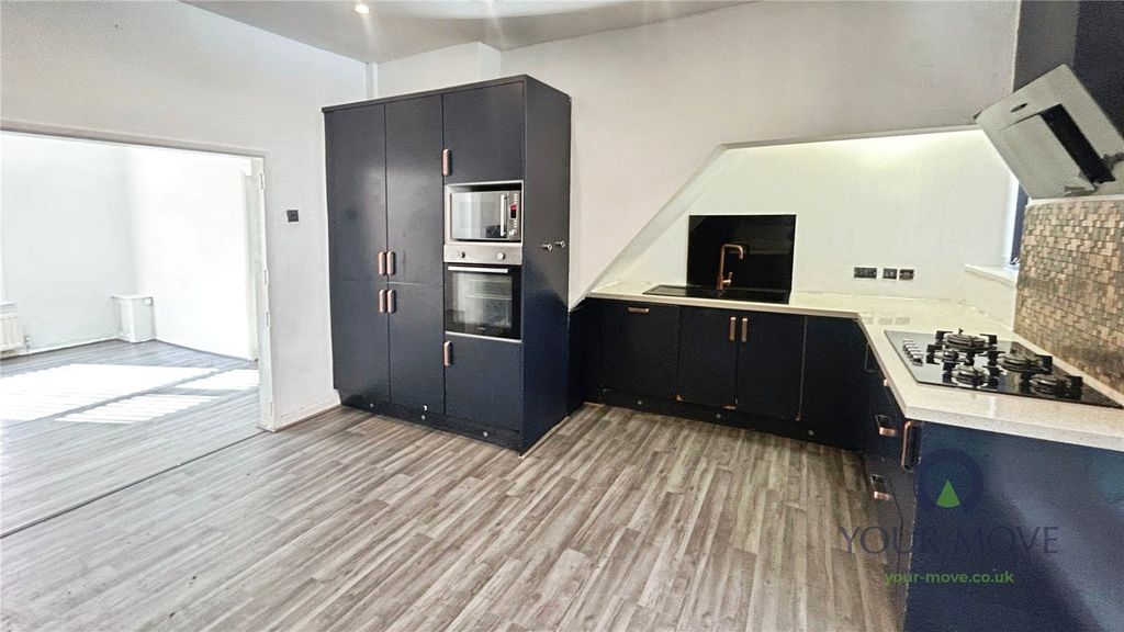 Property photo 2 of 11 Picture No. 14