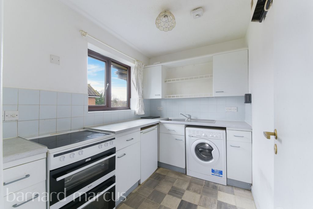 Property photo 3 of 6 Kitchen