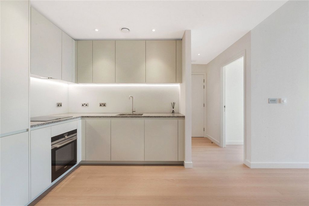 Property photo 2 of 11 Kitchen