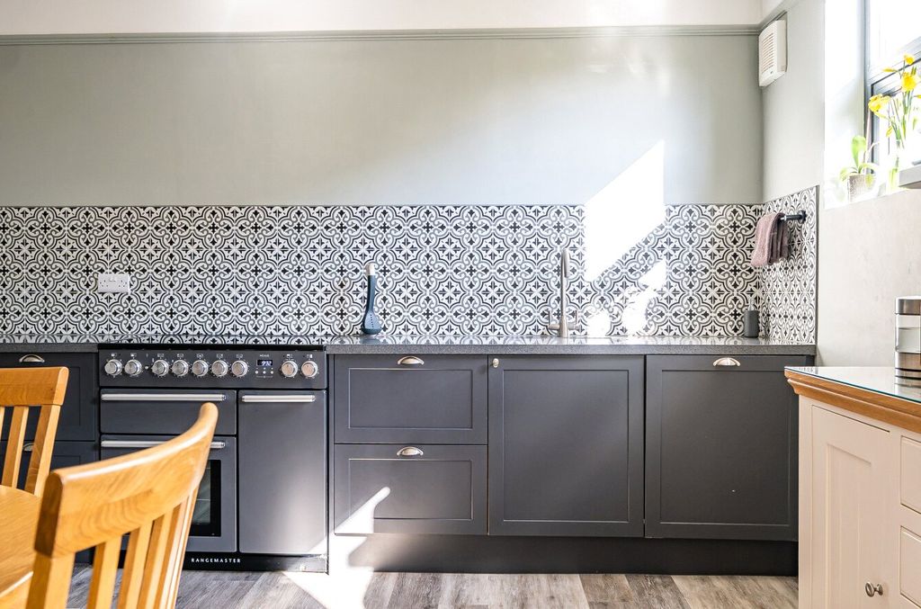 Property photo 3 of 13 Kitchen