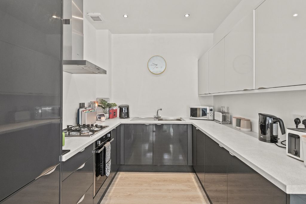 Property photo 2 of 28 5302804