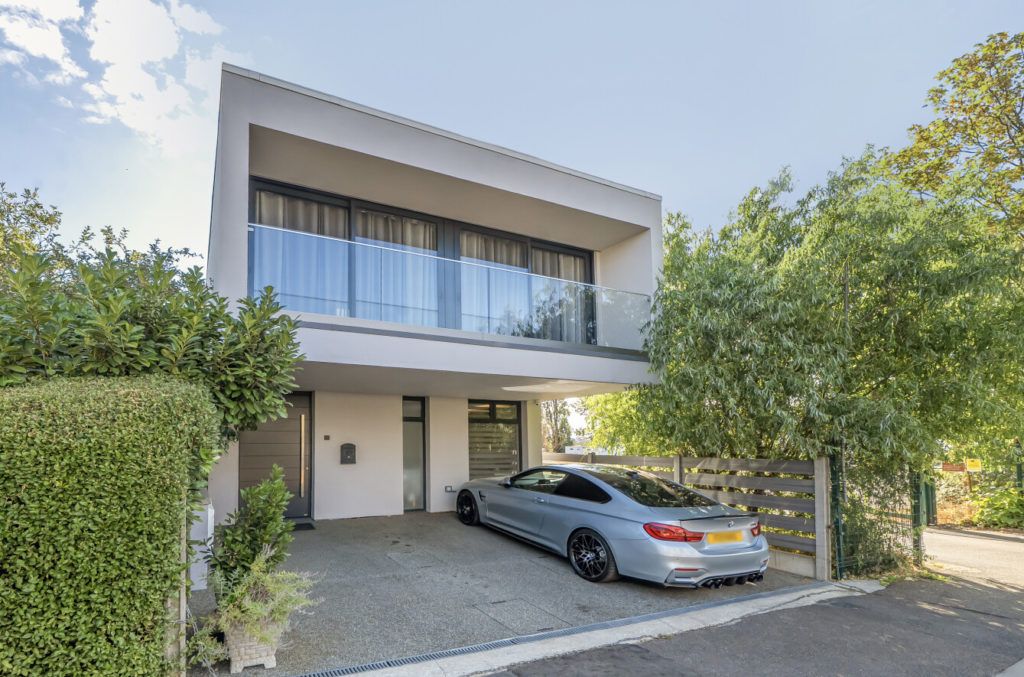 Property photo 1 of 17