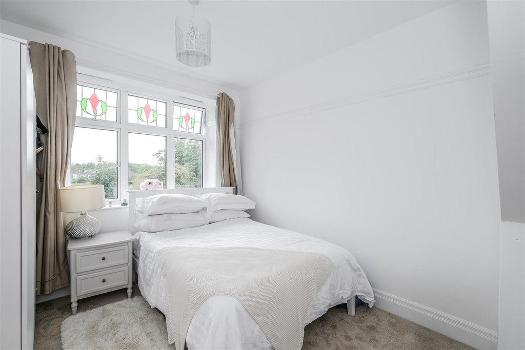 Property photo 2 of 7 2 Cambridge Road-18.Jpg