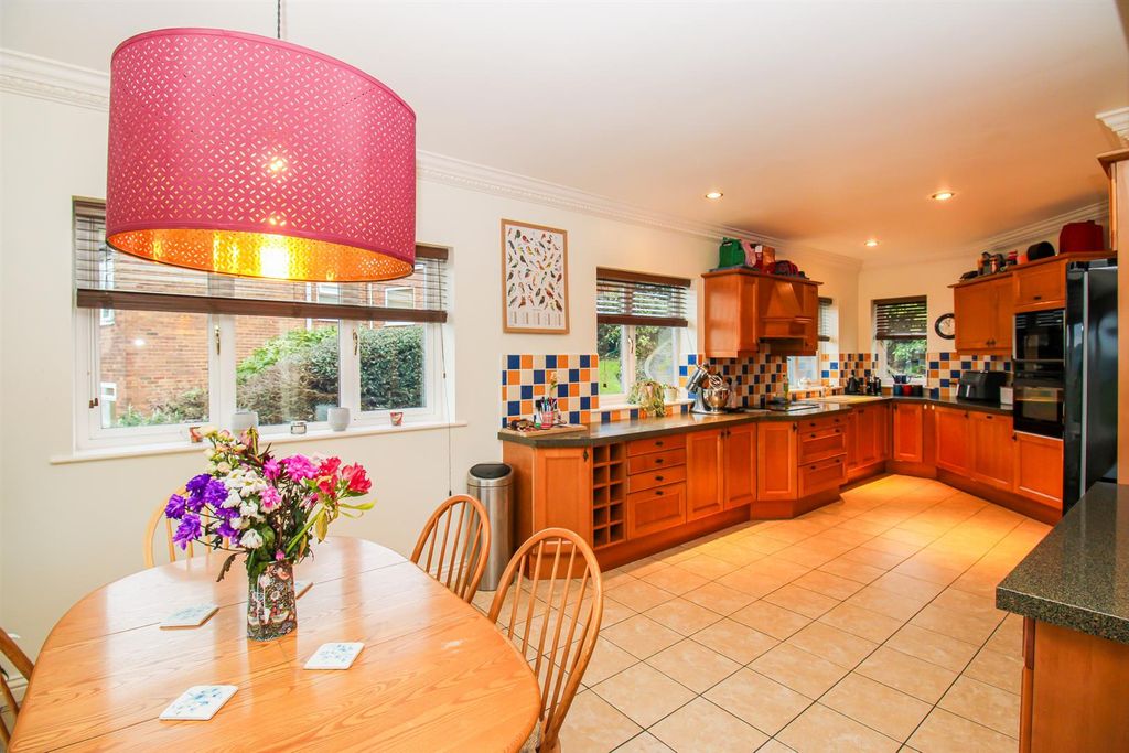 Property photo 2 of 21