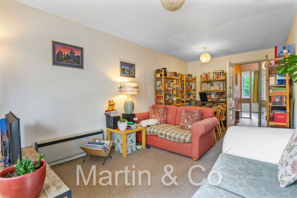 Property photo 2 of 14 1715708562 - 40 Engadine Close, Park Hill,Cr0 - 12