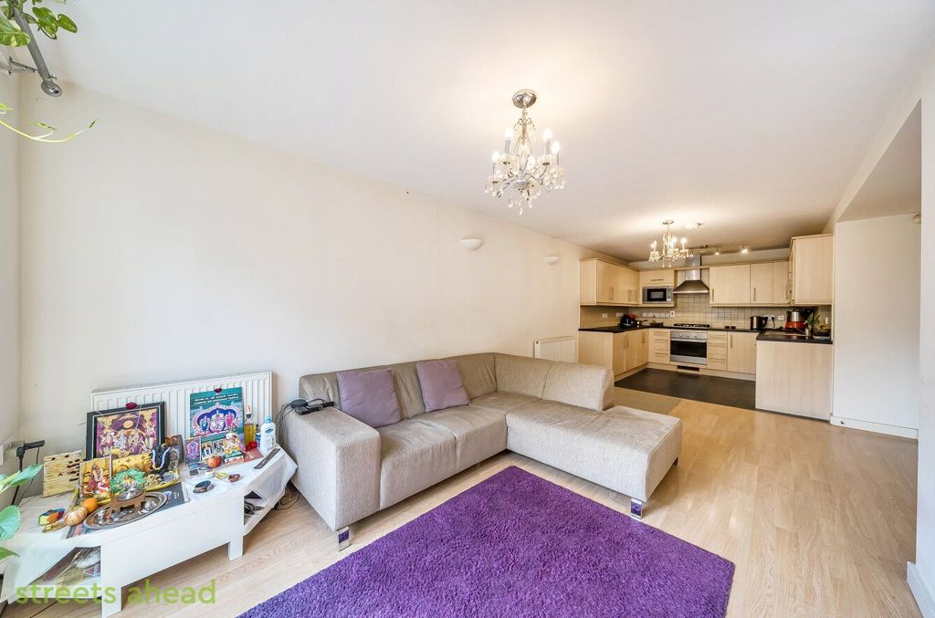 Property photo 2 of 16 4Cccf1d9-2658-490...