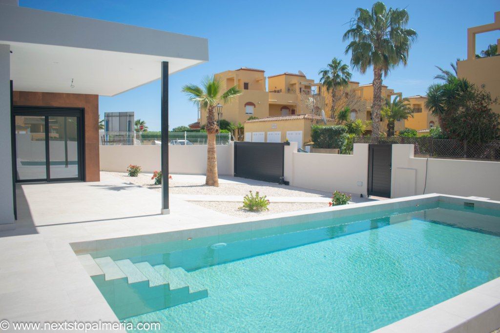 Property photo 2 of 32 Pool &amp; Front Of The Property