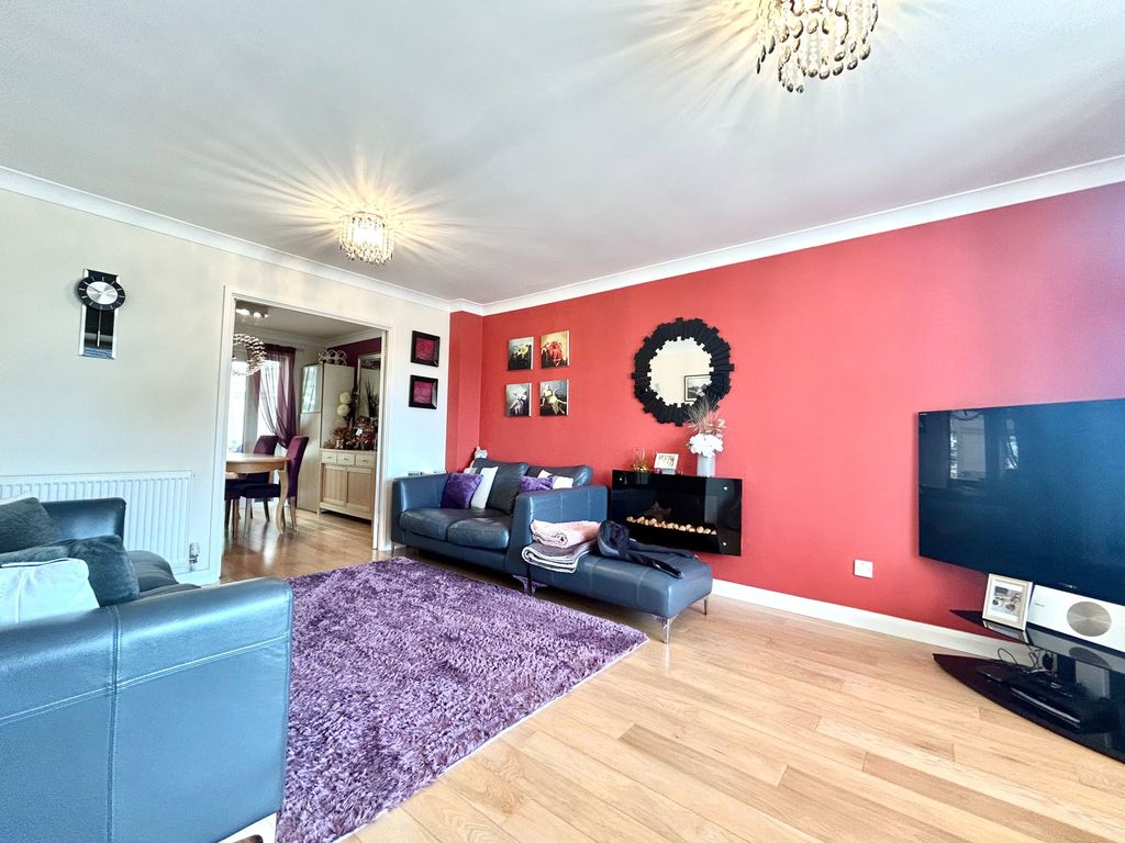 Property photo 3 of 27