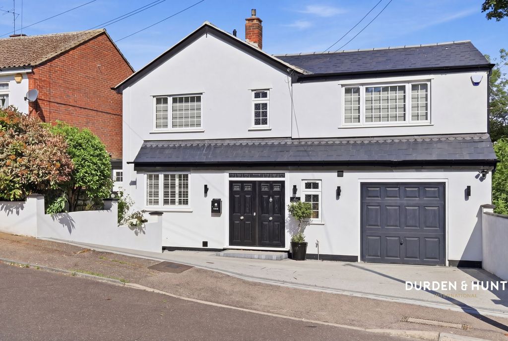 Property photo 1 of 32