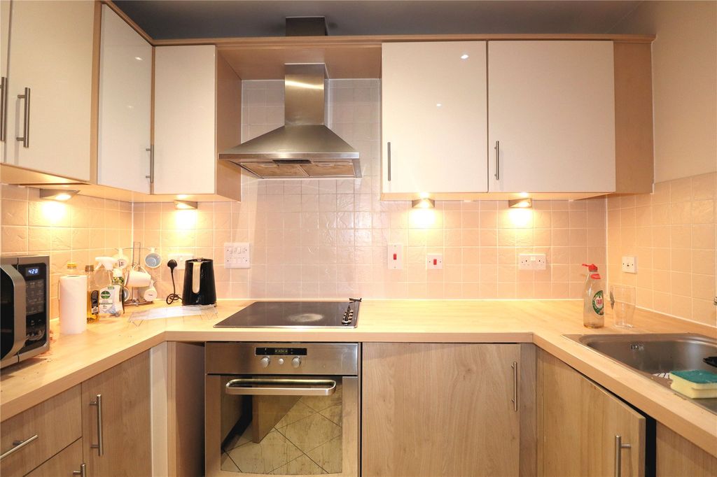 Property photo 2 of 11 Picture No. 27