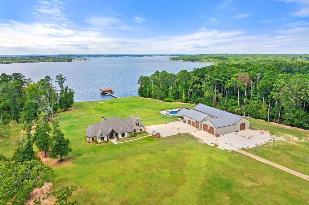 Property photo 1 of 31