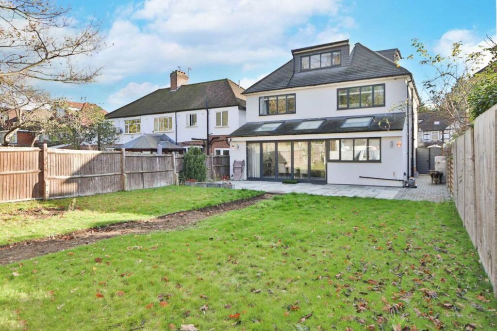 Property photo 2 of 9