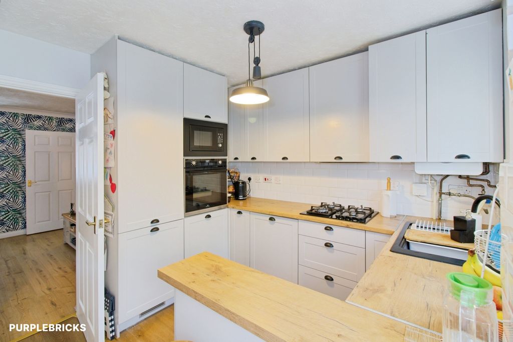 Property photo 2 of 31