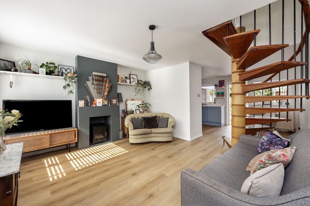 Property photo 2 of 17