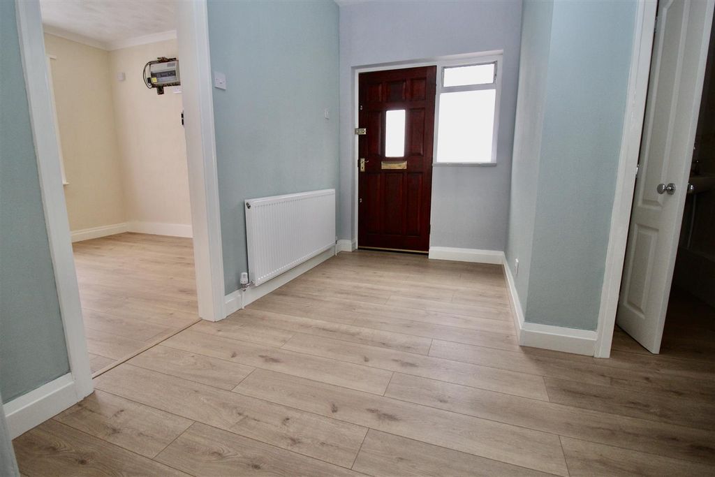 Property photo 2 of 28 Entrance Hallway