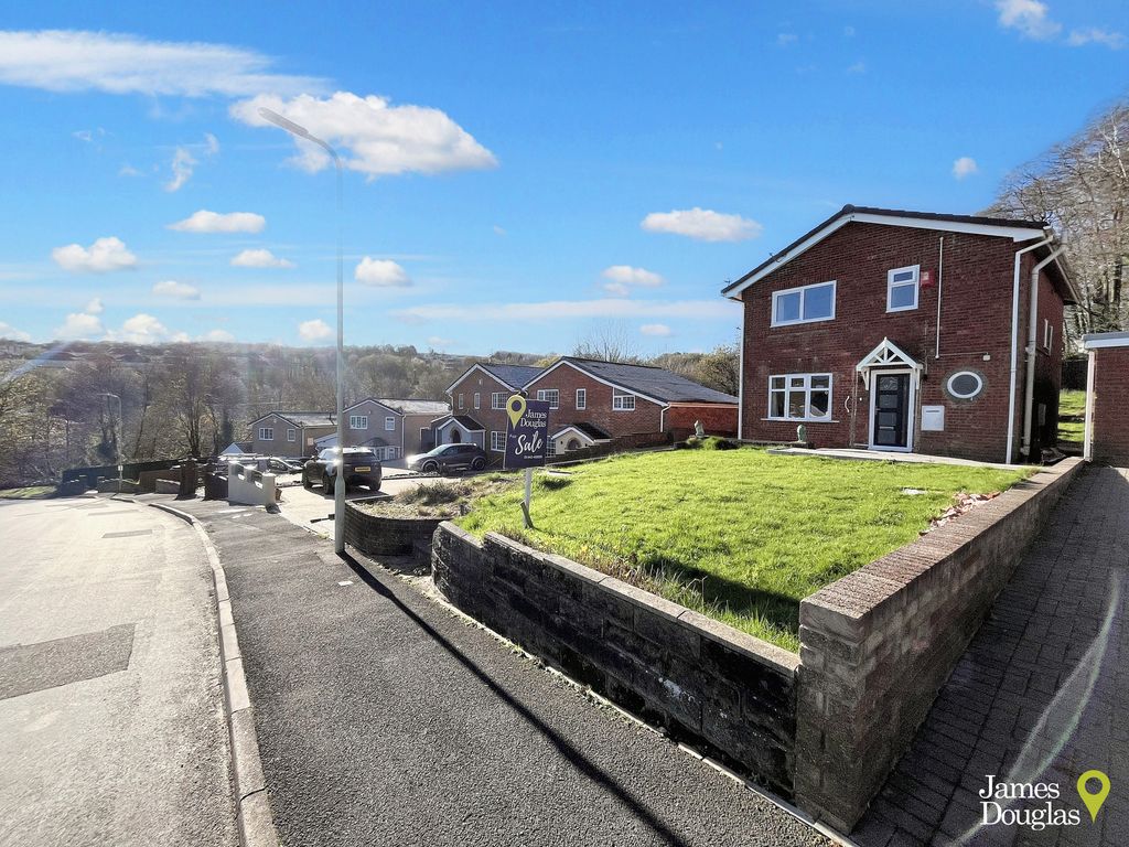 Property photo 2 of 20 Front1