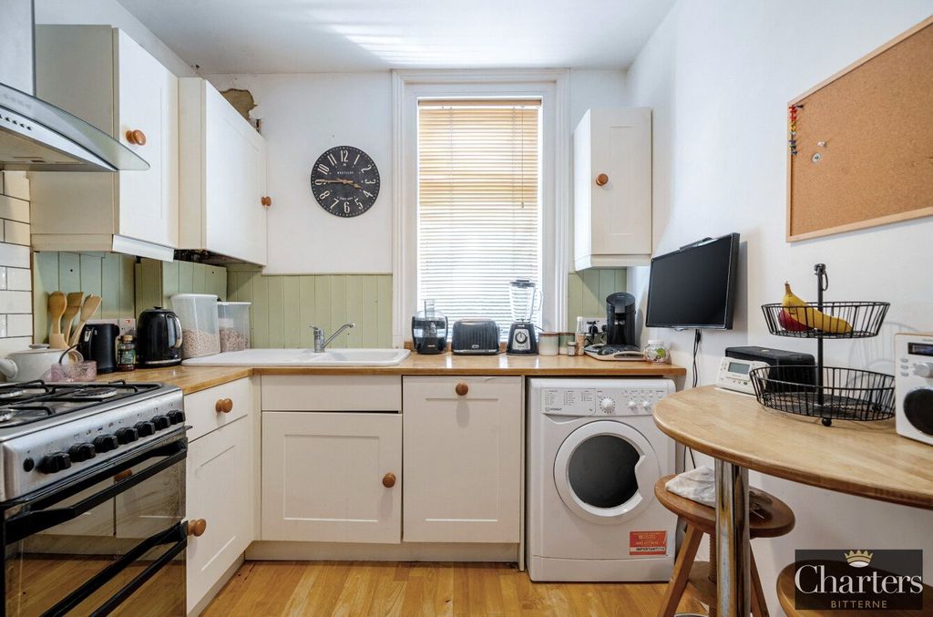 Property photo 3 of 9 Kitchen