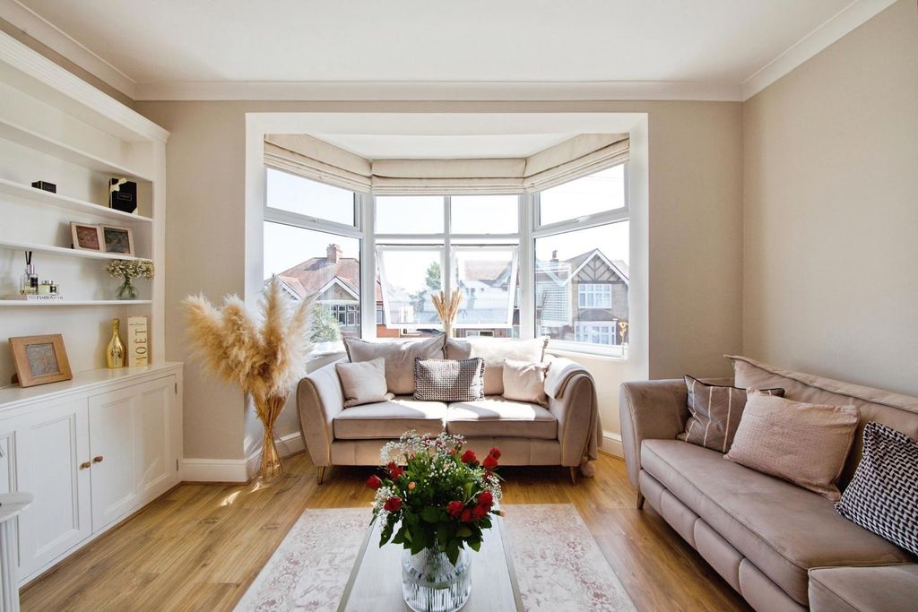 Property photo 3 of 28 Pbox-Img.Jpg