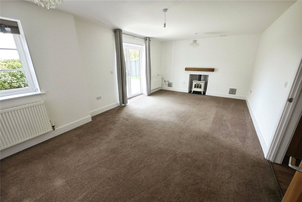 Property photo 3 of 18 Lounge/Diner