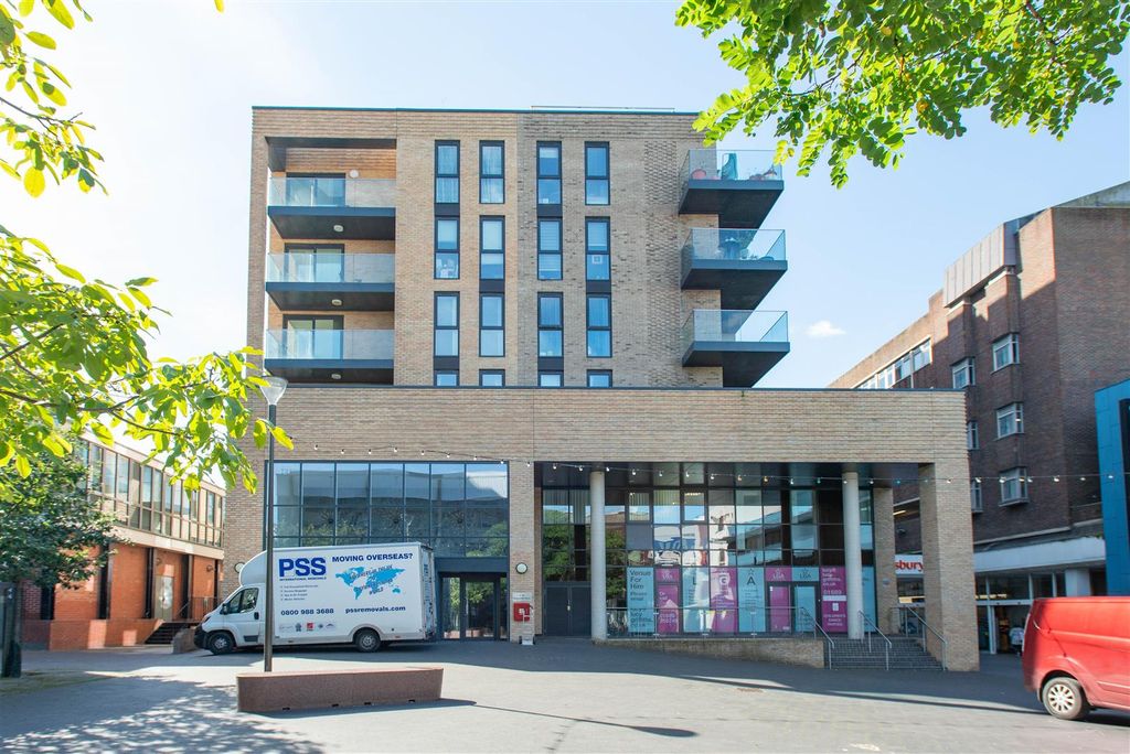 Property photo 1 of 12 42 Brunswick Sq, Br6 0Rt-8237.Jpg