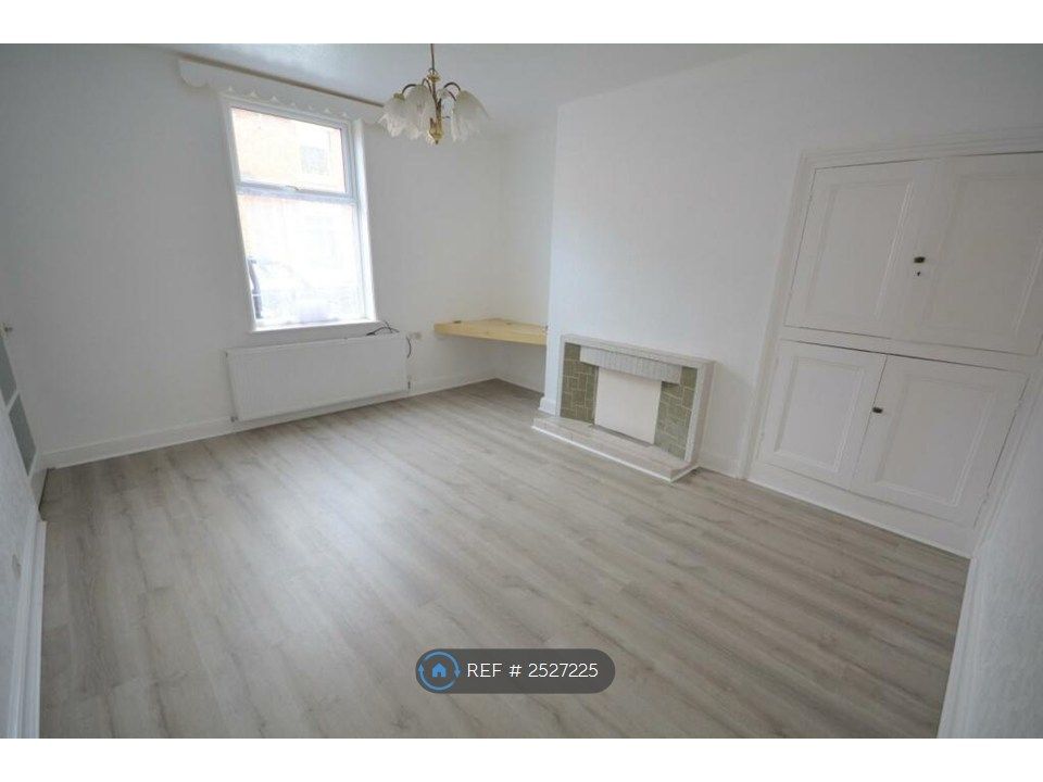 Property photo 2 of 8 Lounge