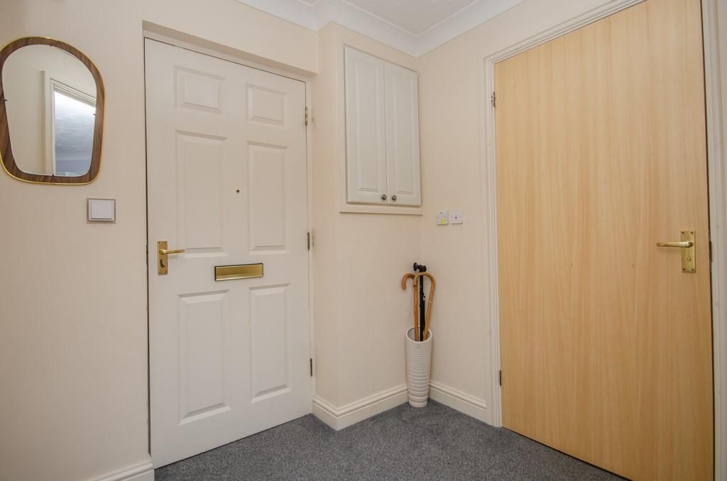 Property photo 2 of 17 Entrance Hall.Jpg