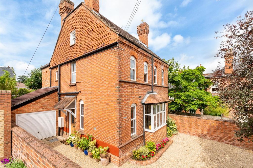Property photo 1 of 24