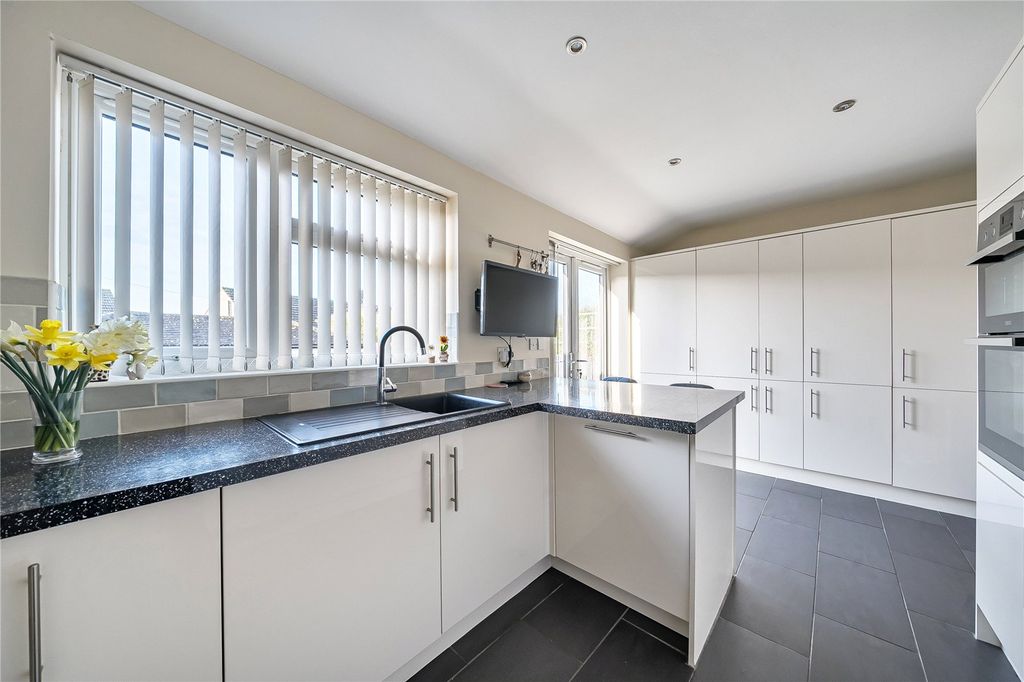 Property photo 3 of 18 Picture No. 02