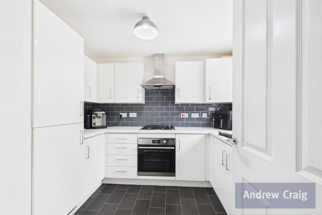Property photo 3 of 15 Kitchen