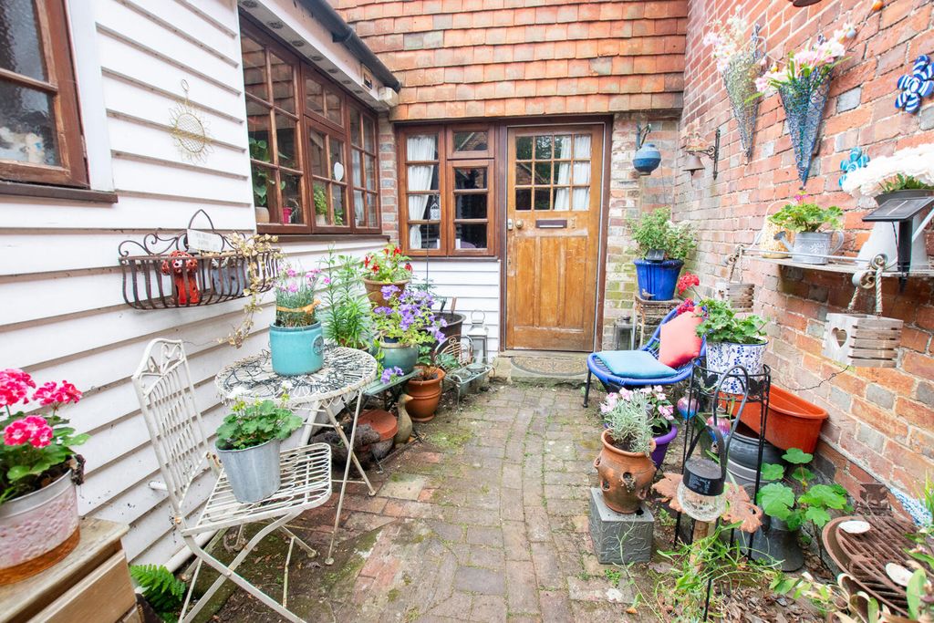 Property photo 1 of 12 Courtyard