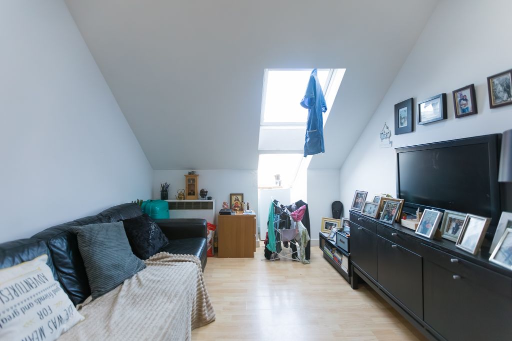 Property photo 3 of 32
