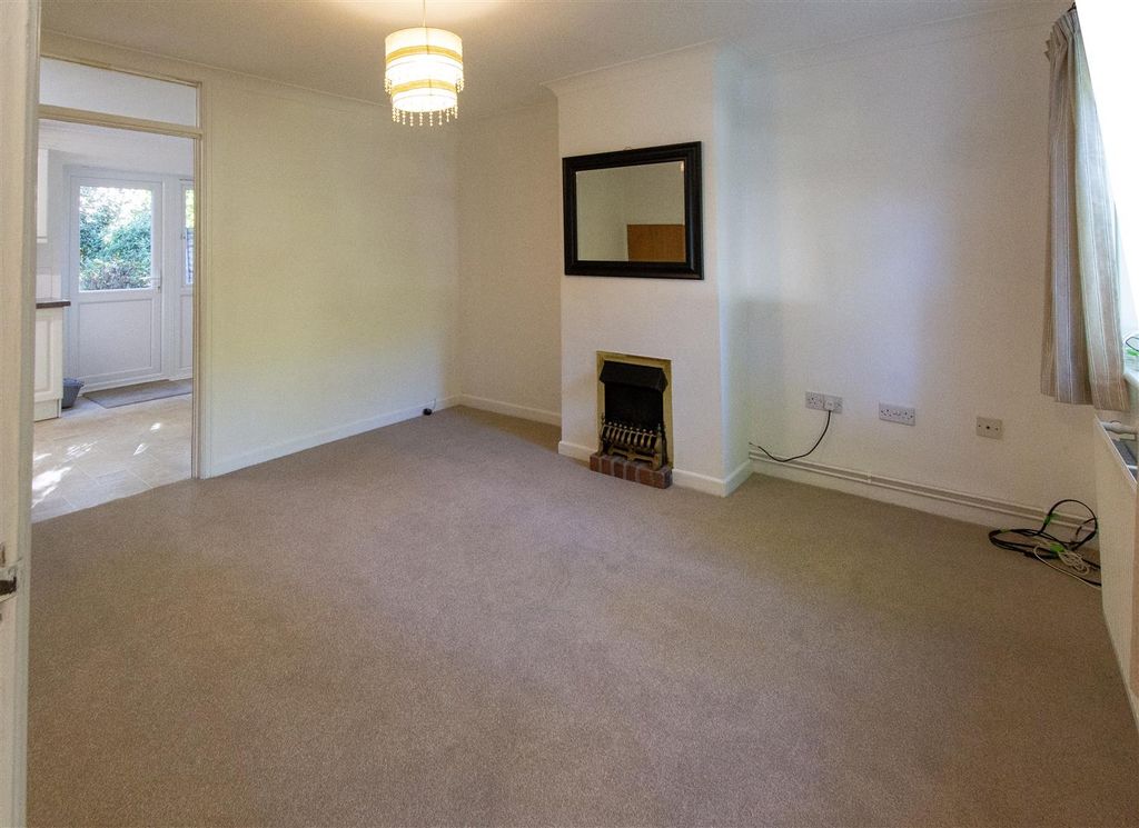 Property photo 2 of 12 Lounge.Jpg